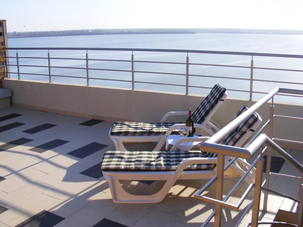 Elena'S Terrace Apartment Mamaia Room photo